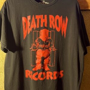 Black DEATH ROW RECORDS tee shirt.